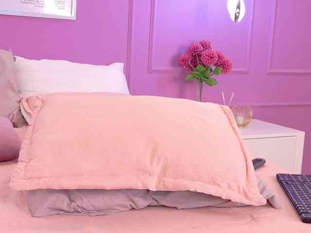 IsabelleRouse webcam