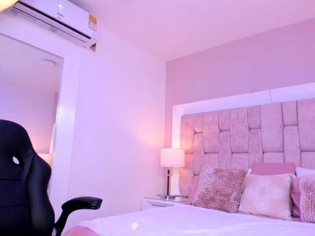 Ninamendez live cam