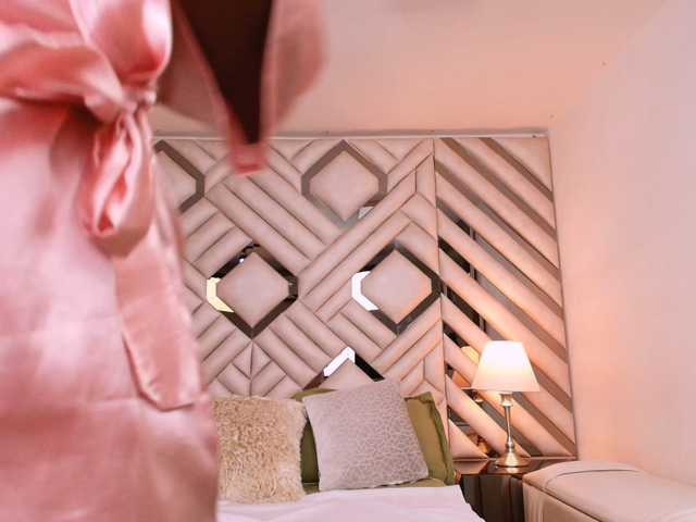 Ninamendez live cam