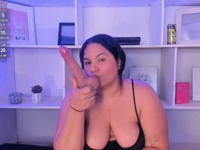 Estrelladani live cam on BongaCams
