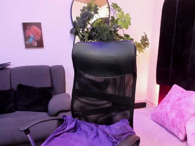 Emilytomson live cam preview