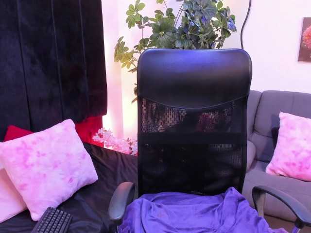 Emilytomson live cam on BongaCams