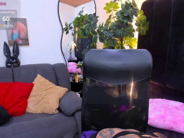 Emilytomson live cam on BongaCams