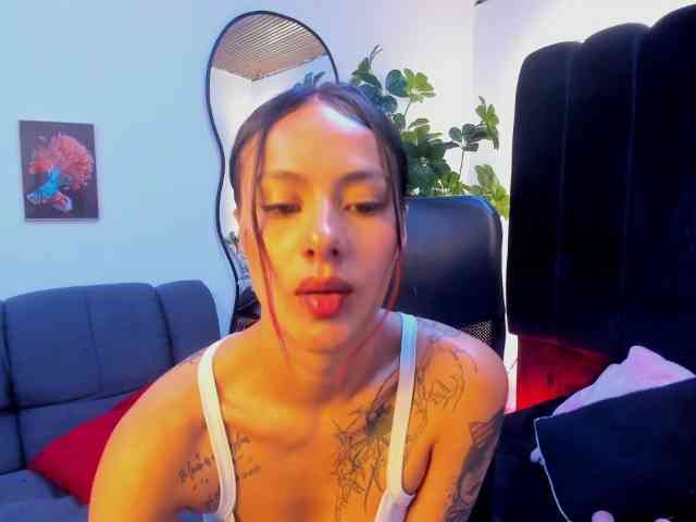 Emilytomson webcam