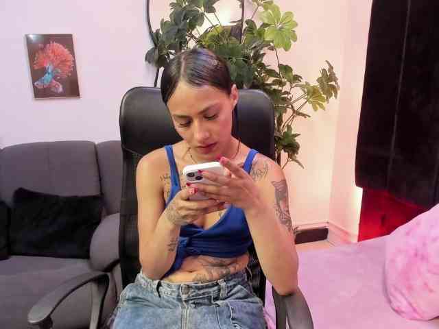 Emilytomson webcam