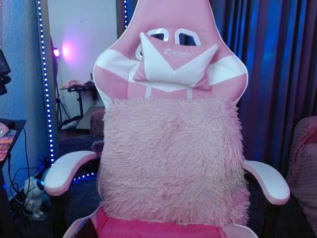 Mia-Bloom19 live cam on BongaCams
