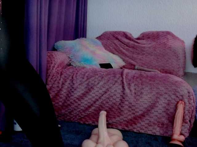Mia-Bloom19 live cam on BongaCams