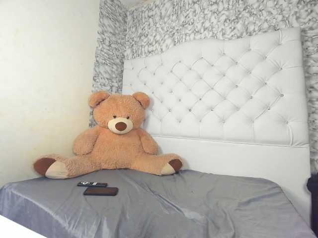 latinaMiller webcam bongacams model stream image