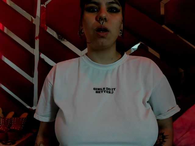 vanesabobs, en vivo ahora en BongaCams