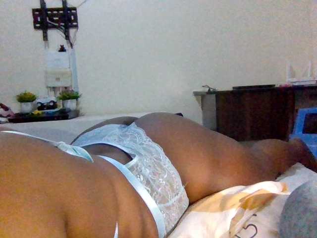 Cumpiee live cam on BongaCams