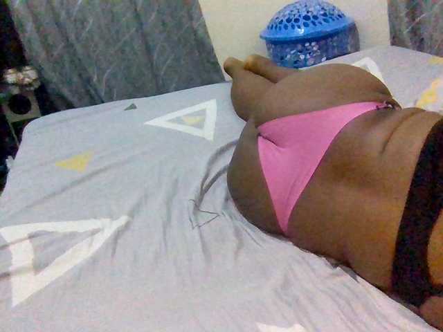 Cumpiee live cam on BongaCams