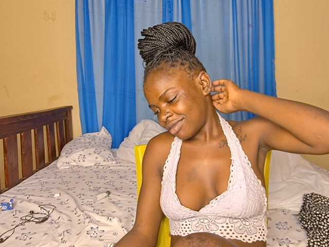 Makaylah live cam on BongaCams