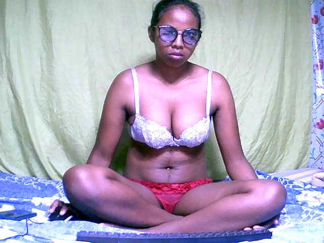 Petite-bleu1 live cam on BongaCams