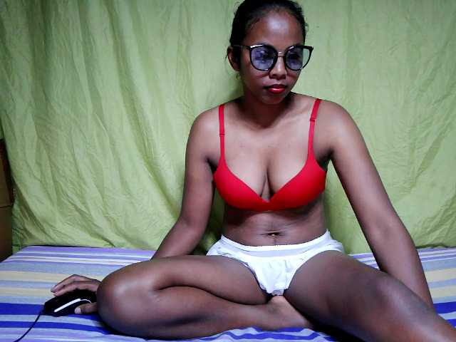 Petite-bleu1 live cam on BongaCams