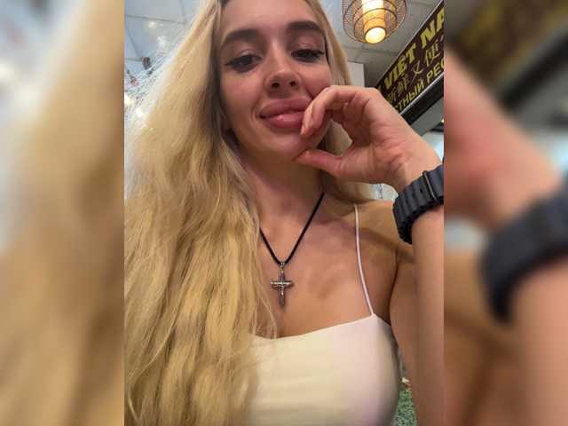 TeenyCat live cam on BongaCams