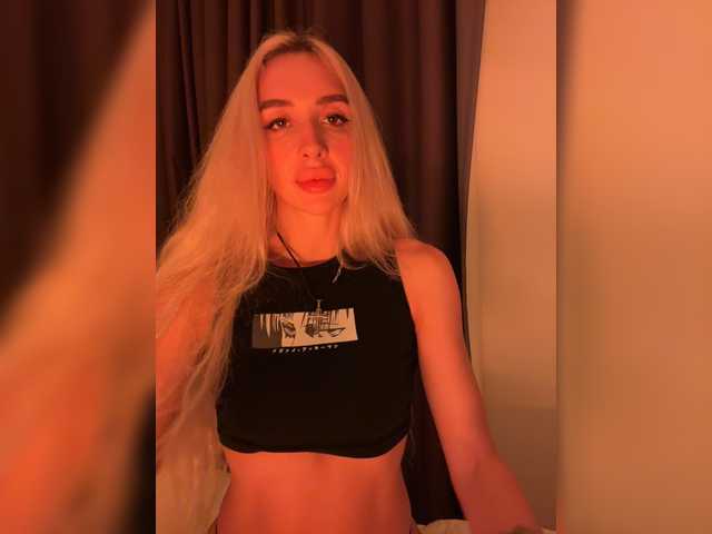 TeenyCat — live female cam