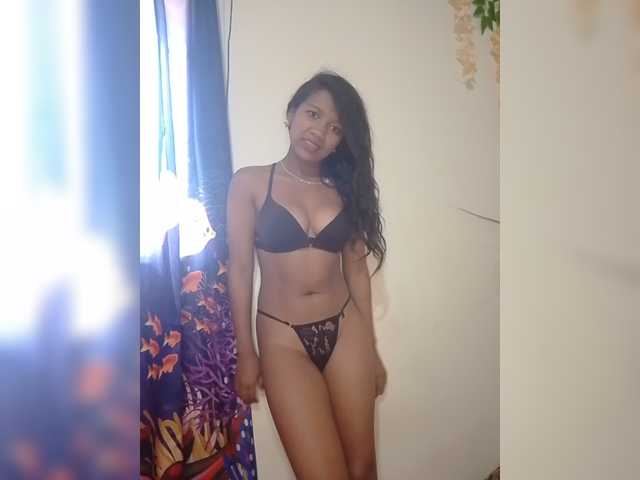Leillaa live cam on BongaCams