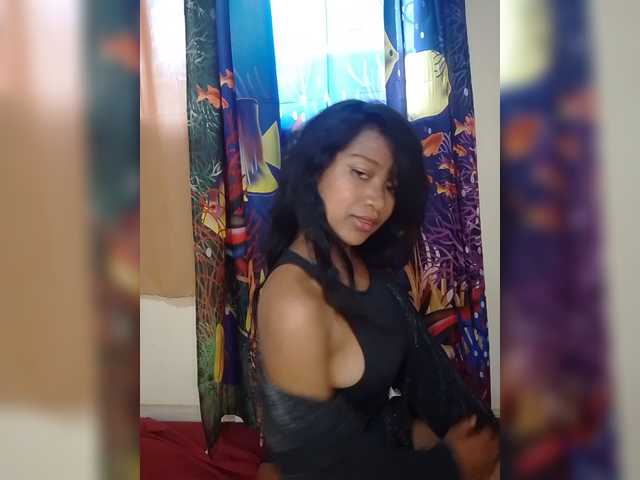 Leillaa — live female cam