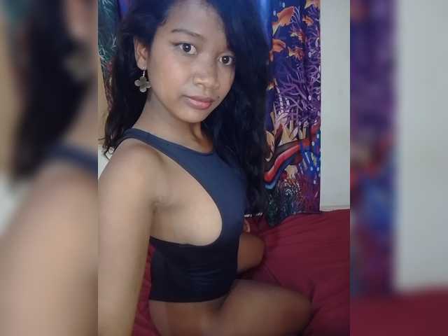 Leillaa live cam on BongaCams