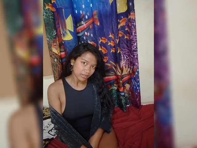 Leillaa — live female cam