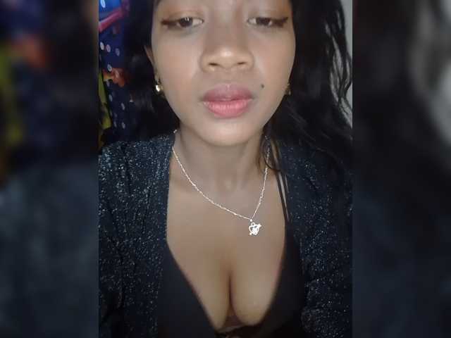 Leillaa live cam on BongaCams
