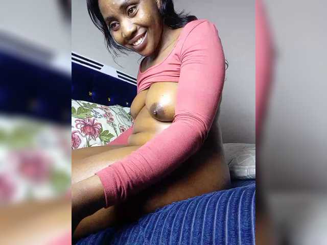 Yoursexybby live cam on BongaCams