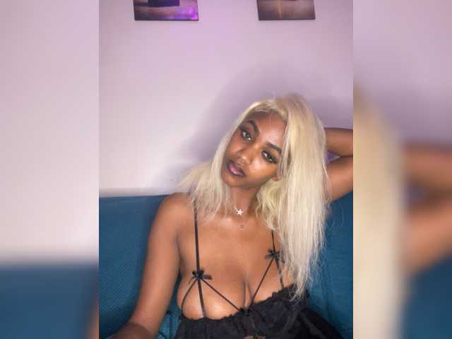 Breetits live cam on BongaCams