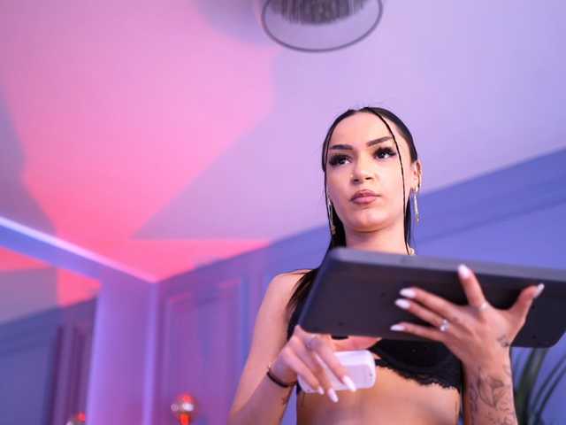 ElaBellanotte live cam on BongaCams