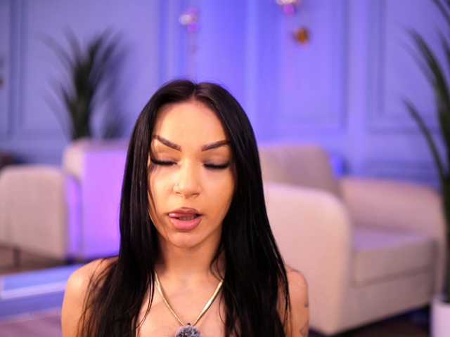 ElaBellanotte, live now on BongaCams