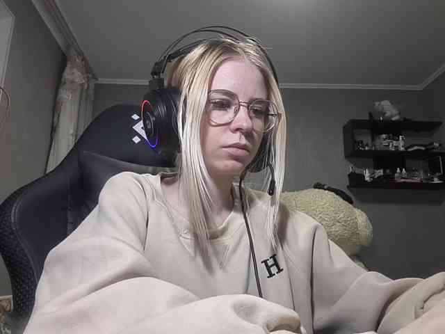 Model: RomonaDoggette
