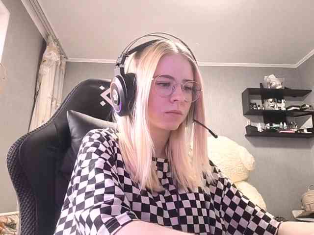 RomonaDoggette webcam