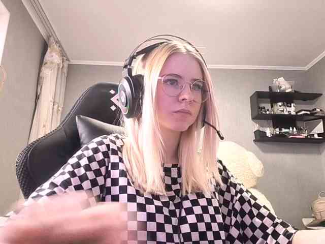 RomonaDoggette webcam