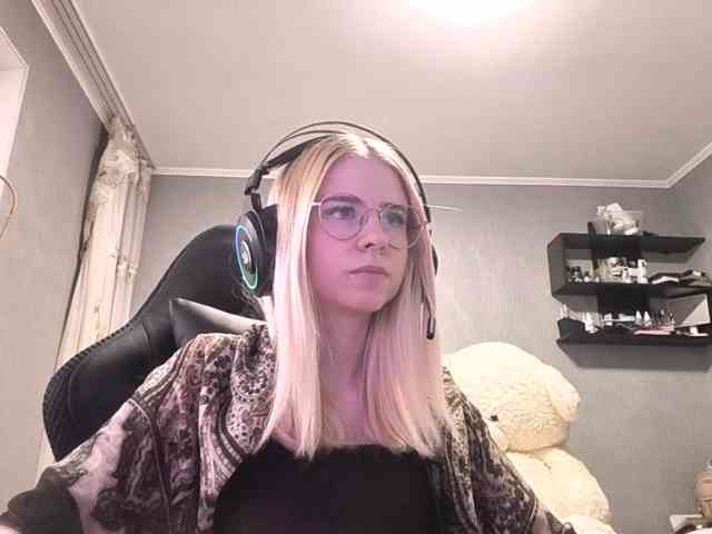 RomonaDoggette webcam