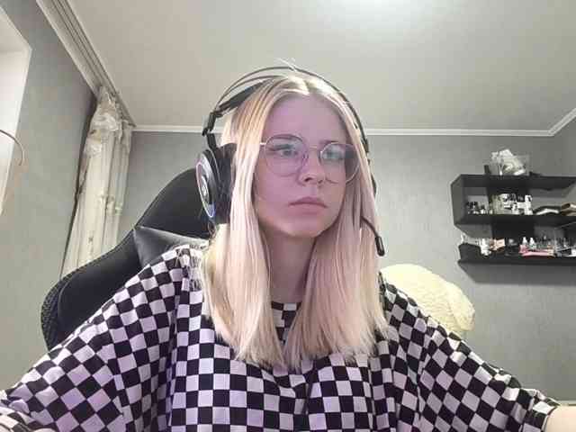 RomonaDoggette webcam
