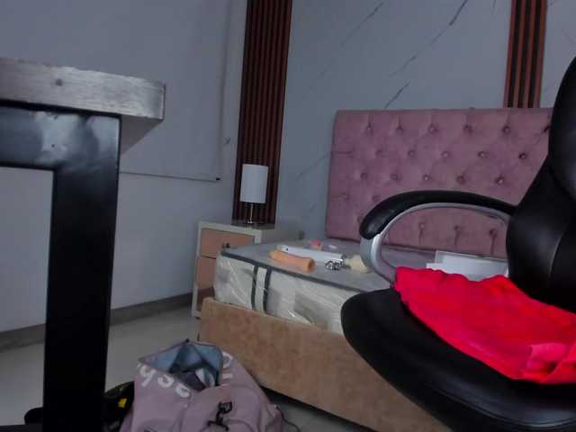 JADE-LUX live cam on BongaCams
