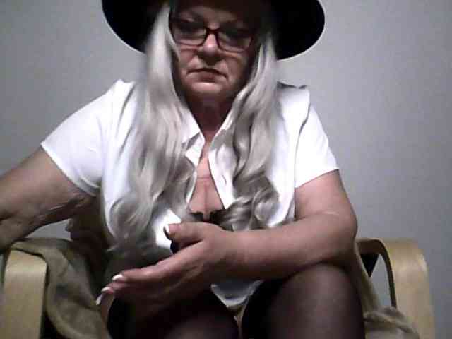 Eiren-66 live female cam on bongacams