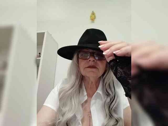 Eiren-66 live female cam on bongacams