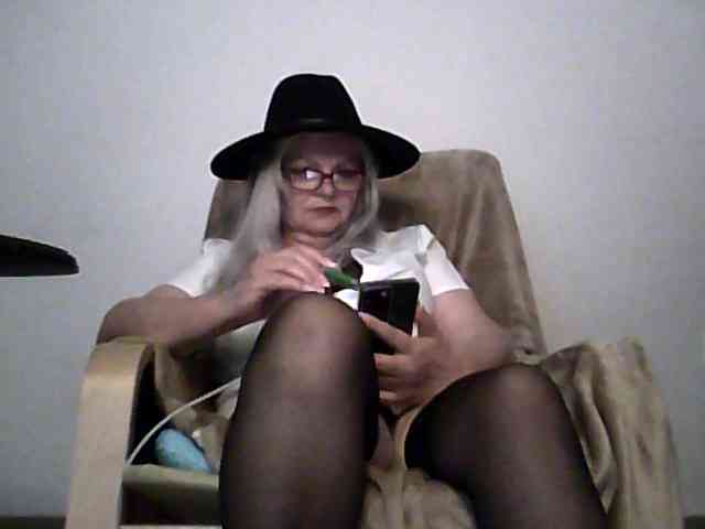 Eiren-66 live female cam on bongacams