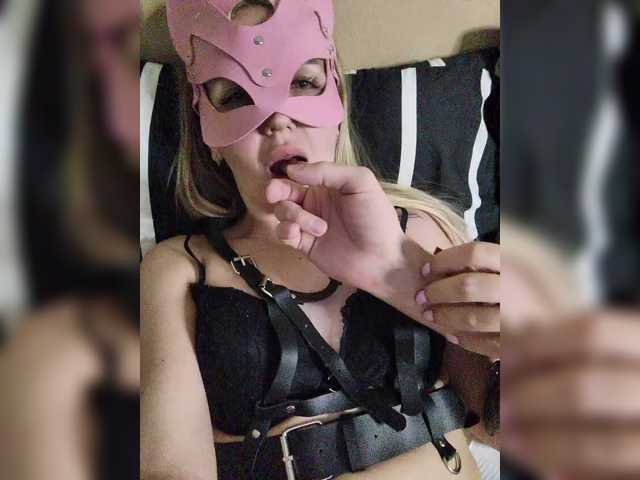 Black-and-Blond — live couple cam