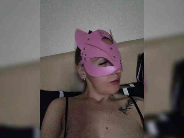 Black-and-Blond webcam