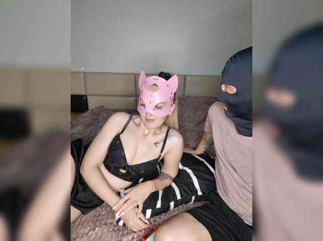Black-and-Blond webcam