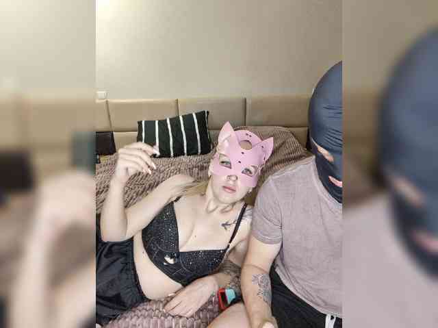 Black-and-Blond webcam