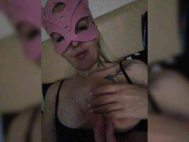 Black-and-Blond webcam