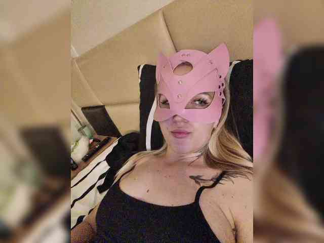 Black-and-Blond webcam