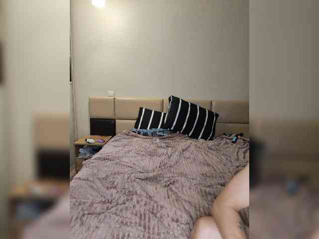 Black-and-Blond webcam