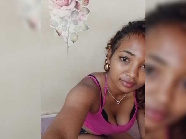 Latikaa — live female cam