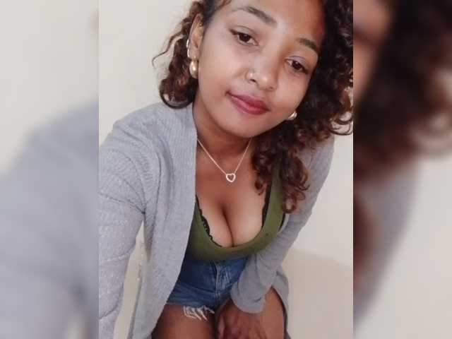 Latikaa live cam on BongaCams