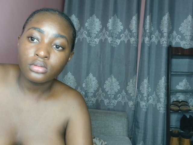 Lyravee1 live cam on BongaCams