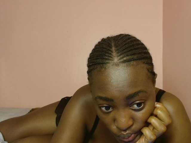 Lyravee1 live cam on BongaCams