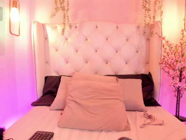 FranchezkaBloom live cam on BongaCams